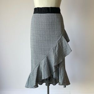 Pencil fashionable skirt. size M-L
